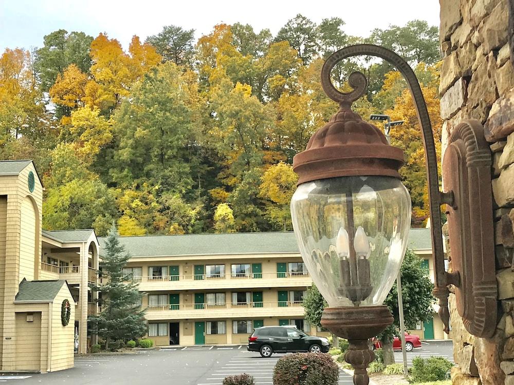 Quality Inn & Suites At Dollywood Lane Pigeon Forge Extérieur photo